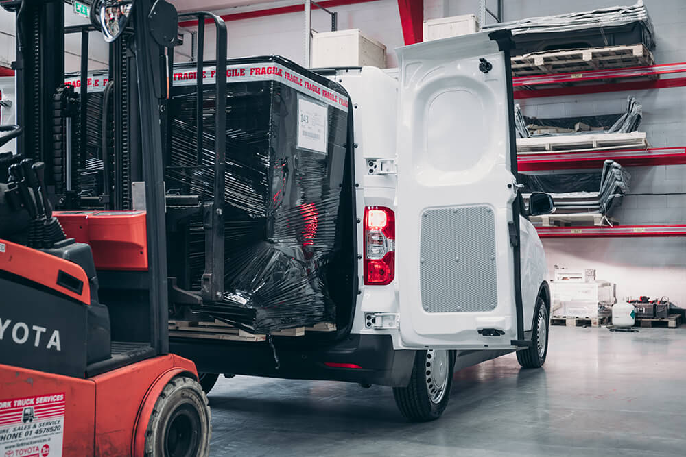 How to Choose the Best Electric Commercial Van Range for Your Needs 